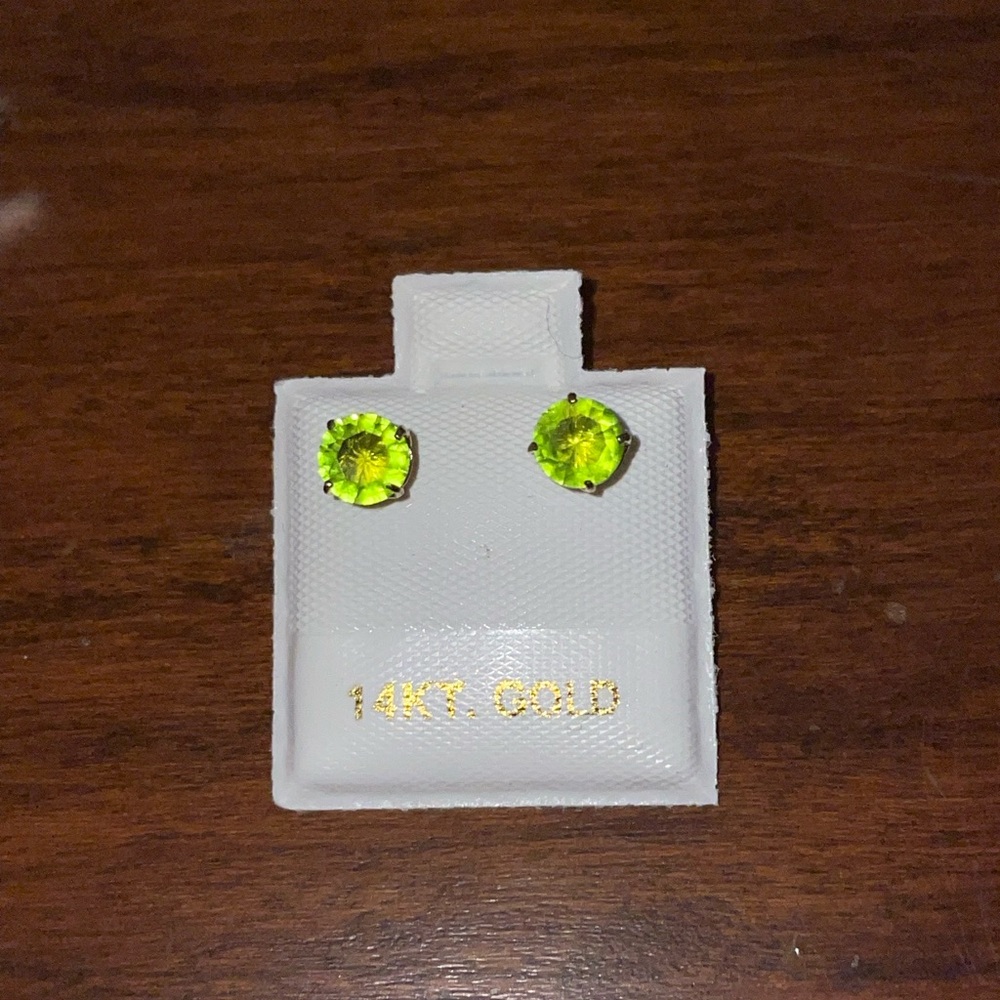 Peridot 14K Gold Stud Earrings (5mm) 💚